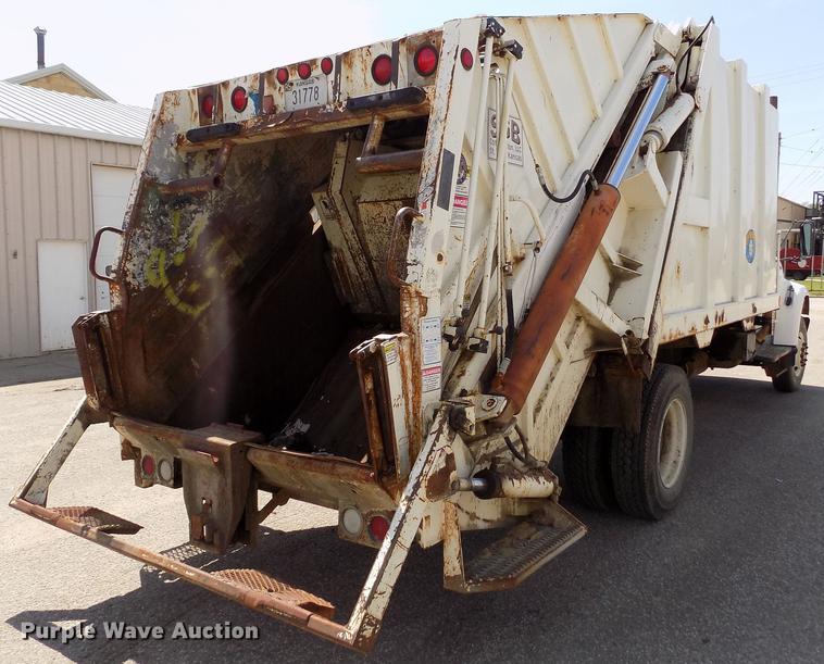image for item DE1226 1998 Ford L8000 refuse truck