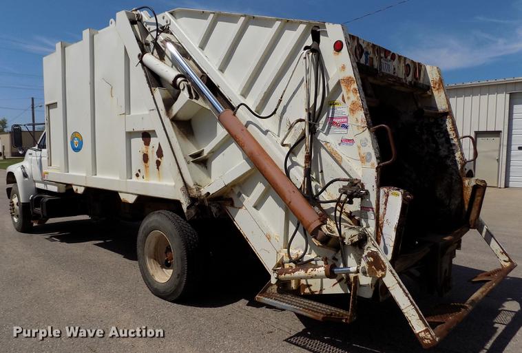 image for item DE1226 1998 Ford L8000 refuse truck