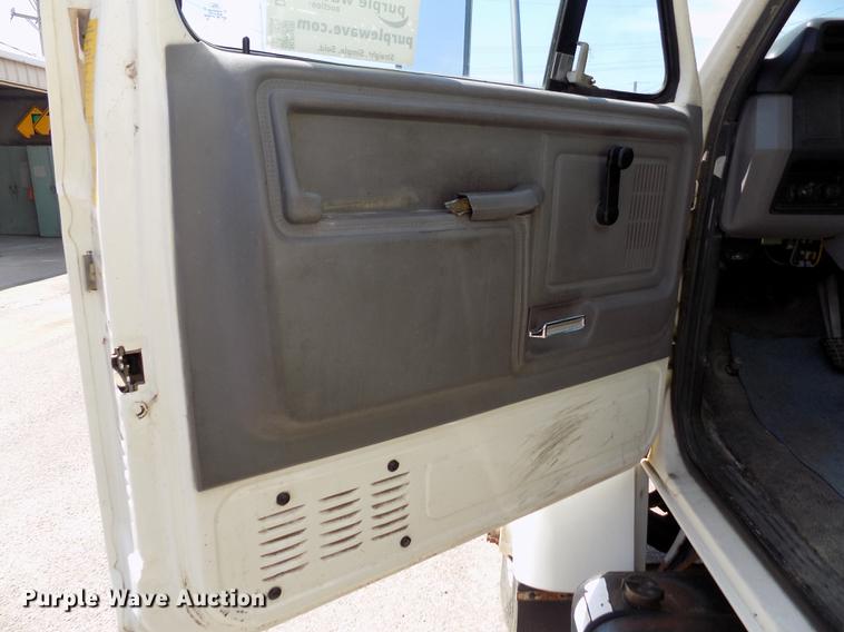 image for item DE1226 1998 Ford L8000 refuse truck