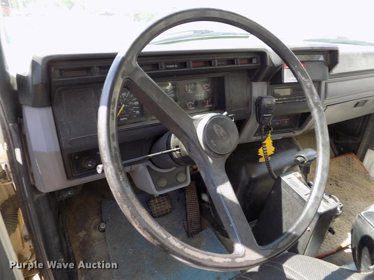 image for item DE1226 1998 Ford L8000 refuse truck