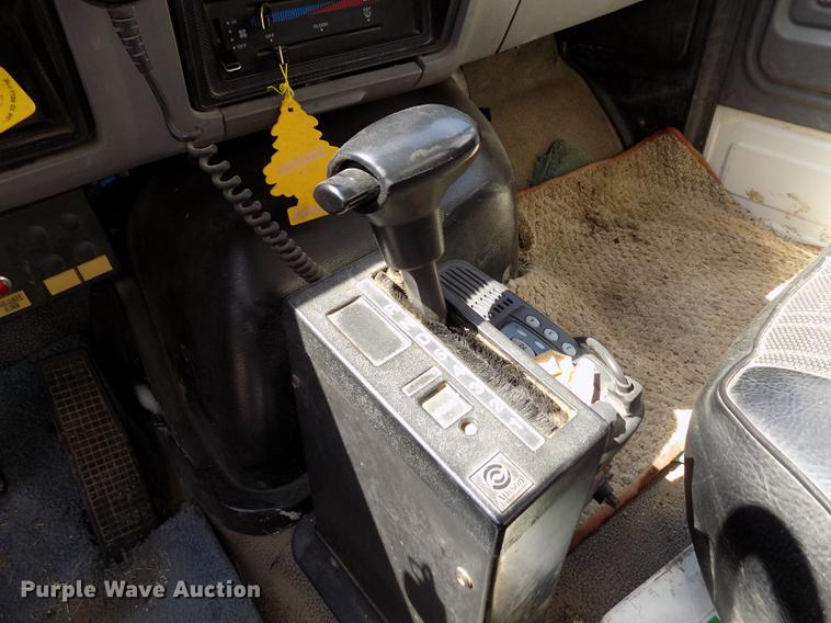 image for item DE1226 1998 Ford L8000 refuse truck