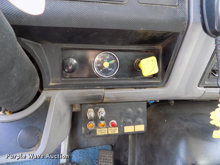 image for item DE1226 1998 Ford L8000 refuse truck