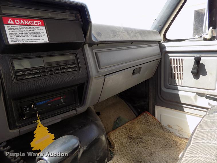 image for item DE1226 1998 Ford L8000 refuse truck