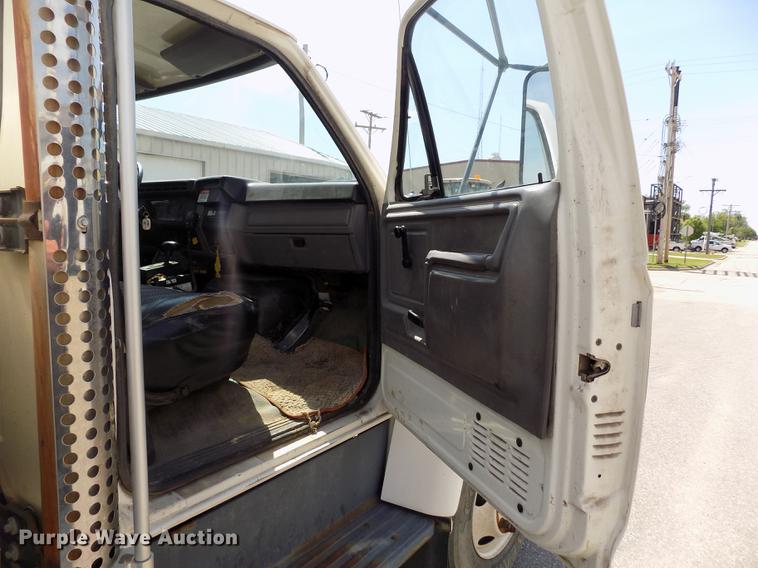 image for item DE1226 1998 Ford L8000 refuse truck