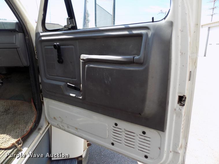 image for item DE1226 1998 Ford L8000 refuse truck