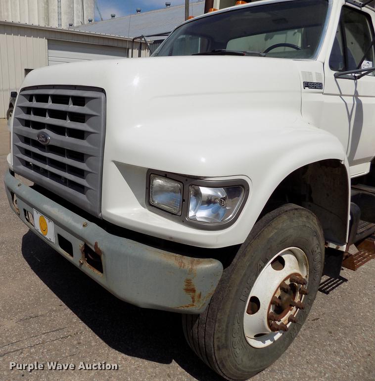 image for item DE1226 1998 Ford L8000 refuse truck