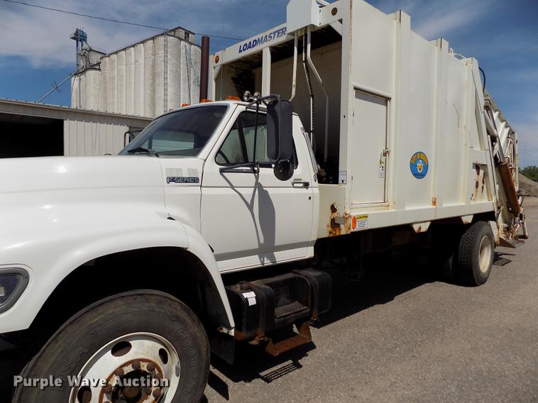 image for item DE1226 1998 Ford L8000 refuse truck