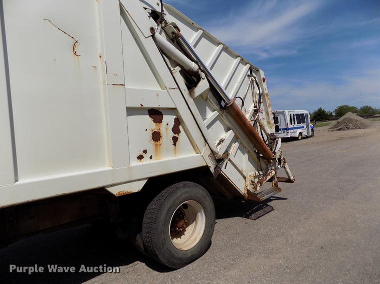 image for item DE1226 1998 Ford L8000 refuse truck