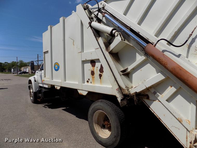 image for item DE1226 1998 Ford L8000 refuse truck