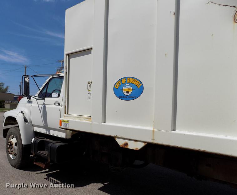 image for item DE1226 1998 Ford L8000 refuse truck