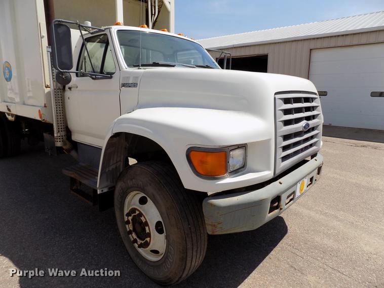 image for item DE1226 1998 Ford L8000 refuse truck