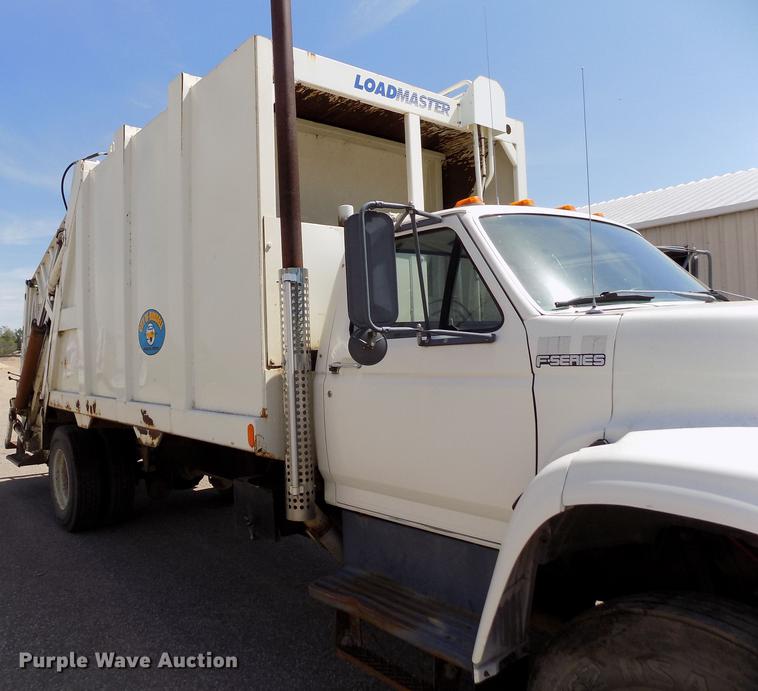image for item DE1226 1998 Ford L8000 refuse truck