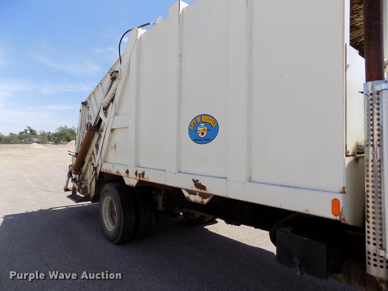 image for item DE1226 1998 Ford L8000 refuse truck