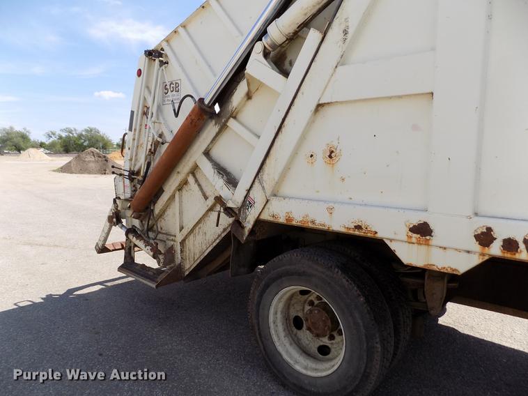 image for item DE1226 1998 Ford L8000 refuse truck