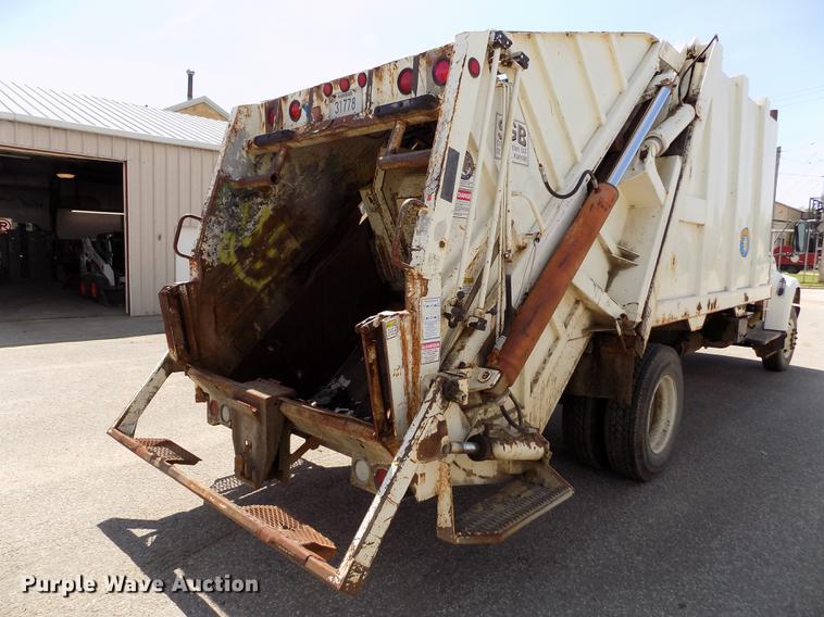 image for item DE1226 1998 Ford L8000 refuse truck