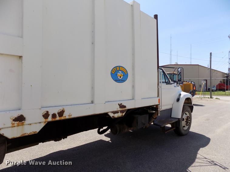 image for item DE1226 1998 Ford L8000 refuse truck