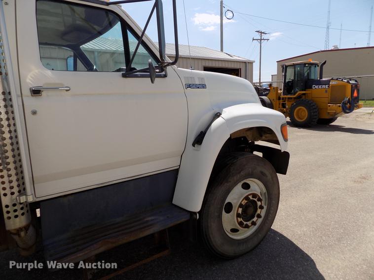 image for item DE1226 1998 Ford L8000 refuse truck