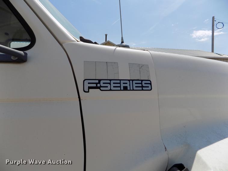 image for item DE1226 1998 Ford L8000 refuse truck