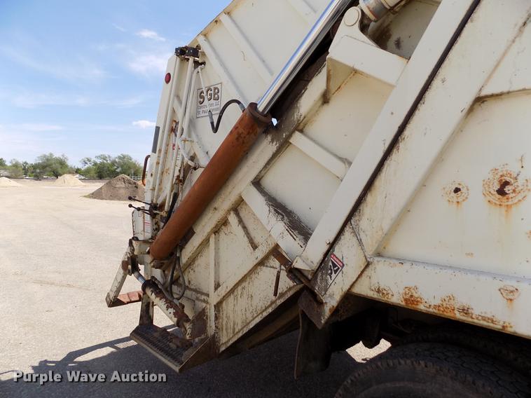 image for item DE1226 1998 Ford L8000 refuse truck