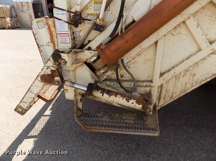 image for item DE1226 1998 Ford L8000 refuse truck