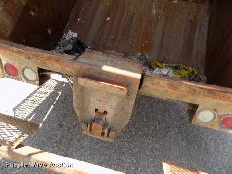 image for item DE1226 1998 Ford L8000 refuse truck