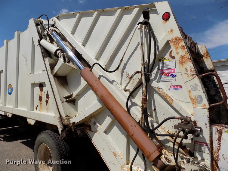 image for item DE1226 1998 Ford L8000 refuse truck