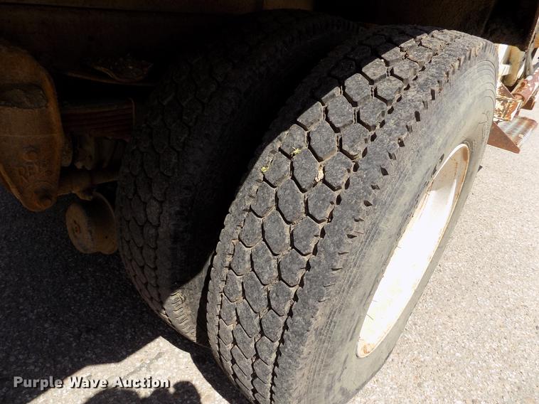 image for item DE1226 1998 Ford L8000 refuse truck