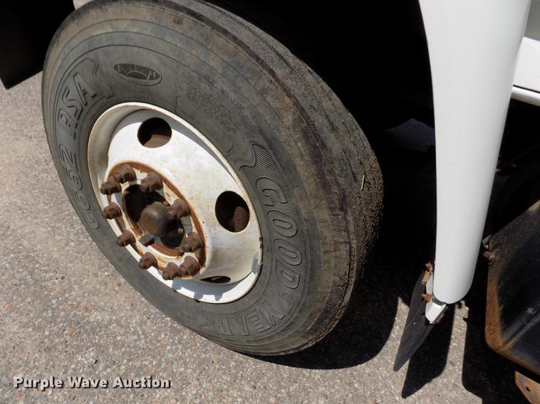 image for item DE1226 1998 Ford L8000 refuse truck