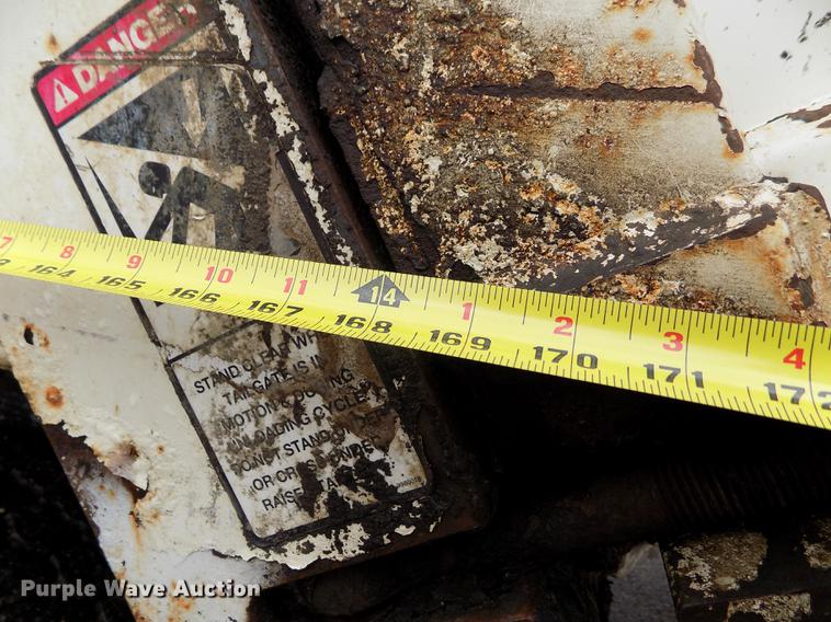 image for item DE1226 1998 Ford L8000 refuse truck