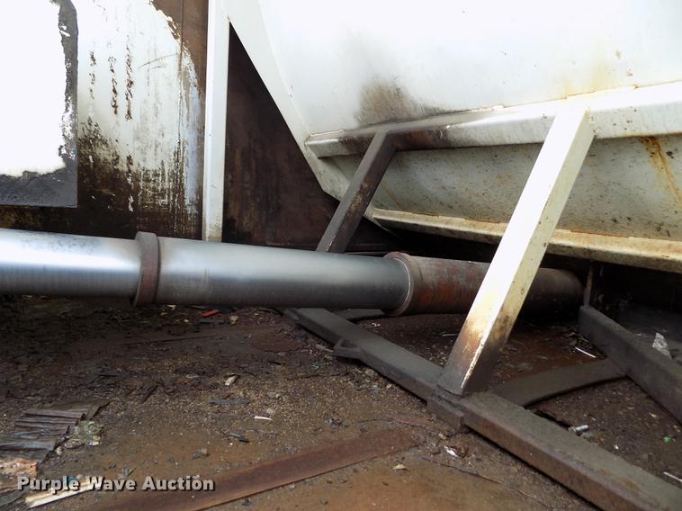 image for item DE1226 1998 Ford L8000 refuse truck