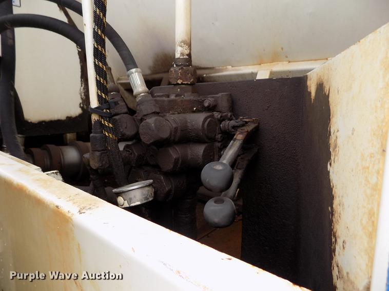 image for item DE1226 1998 Ford L8000 refuse truck