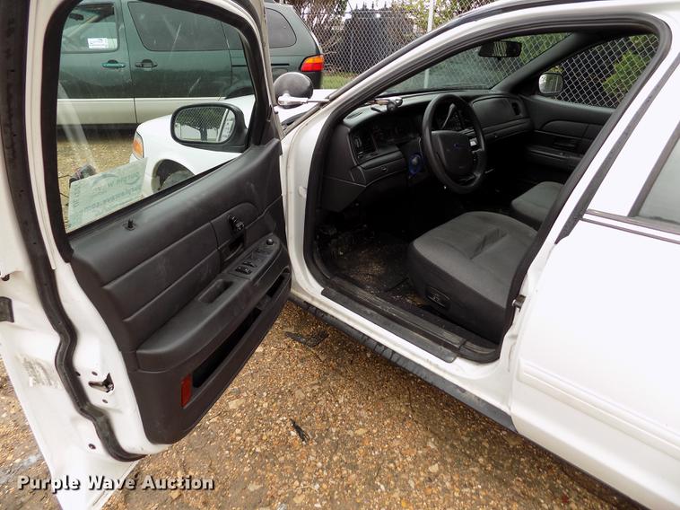 image for item DE1227 2010 Ford Crown Victoria Police Interceptor