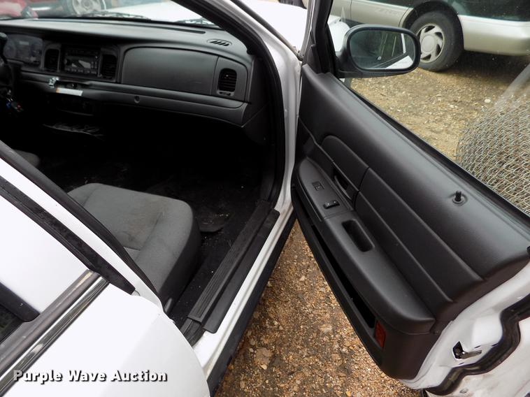 image for item DE1227 2010 Ford Crown Victoria Police Interceptor