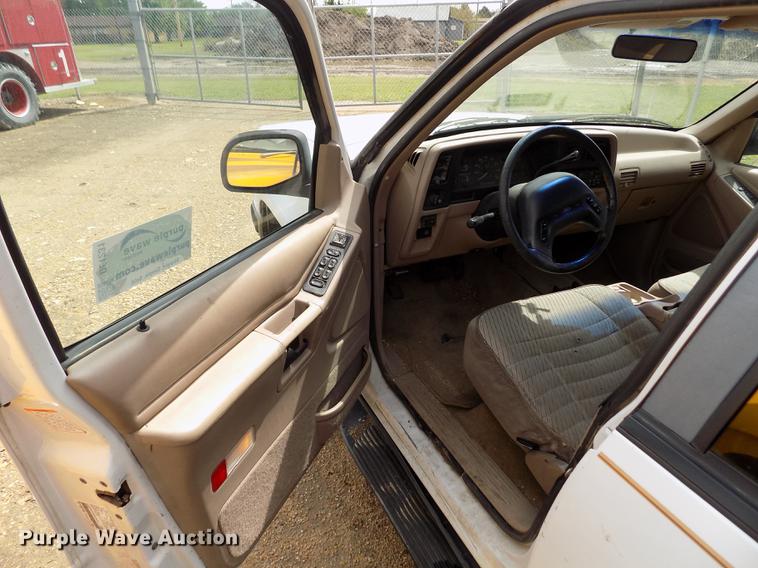 image for item DE1231 1994 Ford Explorer SUV