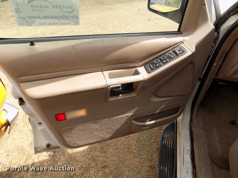 image for item DE1231 1994 Ford Explorer SUV