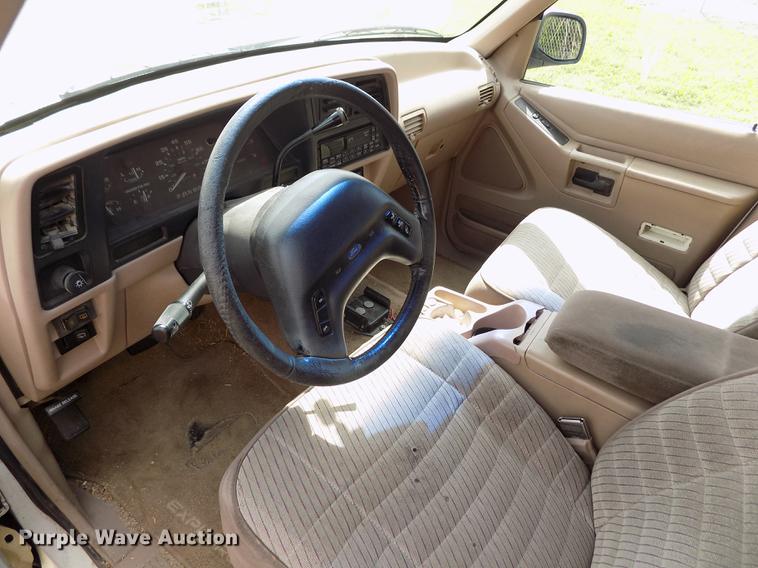 image for item DE1231 1994 Ford Explorer SUV