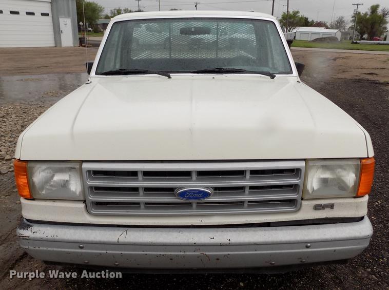 image for item DE1240 1990 Ford F150 Custom pickup truck