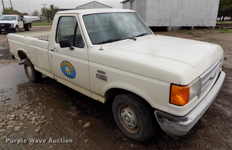 image for item DE1240 1990 Ford F150 Custom pickup truck