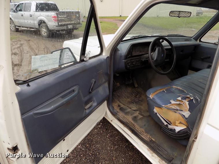 image for item DE1240 1990 Ford F150 Custom pickup truck