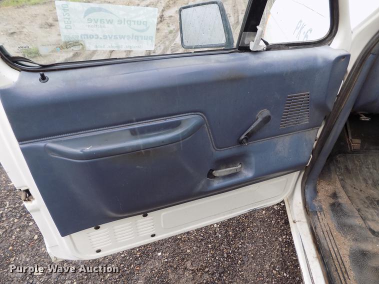 image for item DE1240 1990 Ford F150 Custom pickup truck