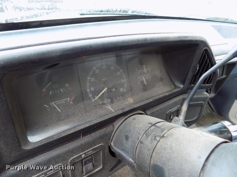 image for item DE1240 1990 Ford F150 Custom pickup truck