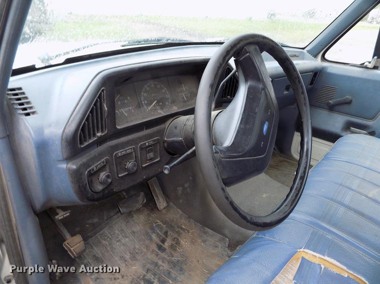 image for item DE1240 1990 Ford F150 Custom pickup truck