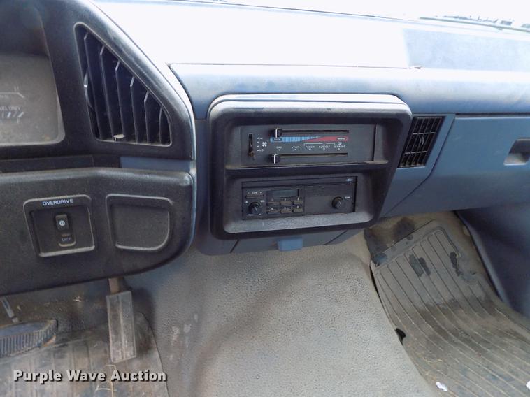 image for item DE1240 1990 Ford F150 Custom pickup truck