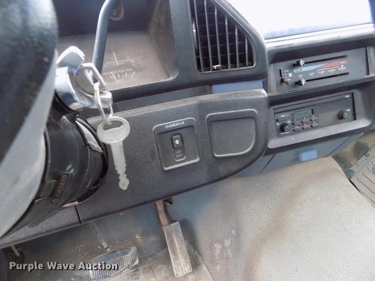 image for item DE1240 1990 Ford F150 Custom pickup truck