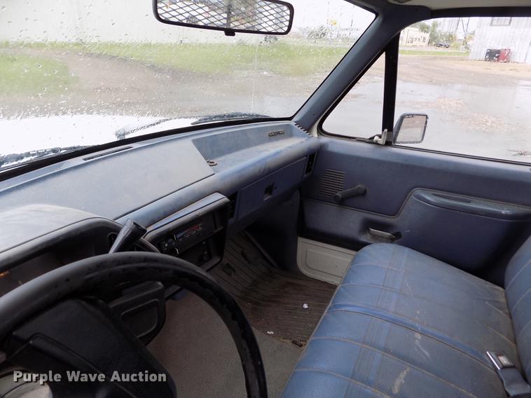 image for item DE1240 1990 Ford F150 Custom pickup truck