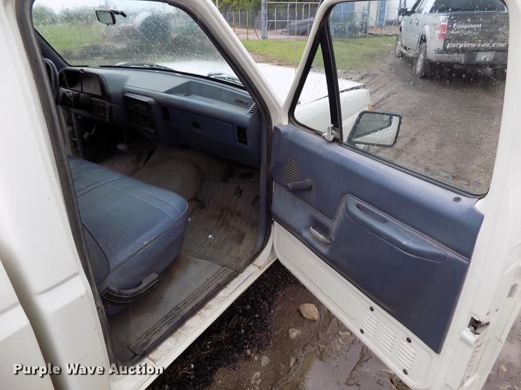 image for item DE1240 1990 Ford F150 Custom pickup truck