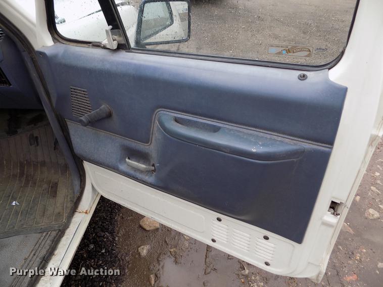 image for item DE1240 1990 Ford F150 Custom pickup truck