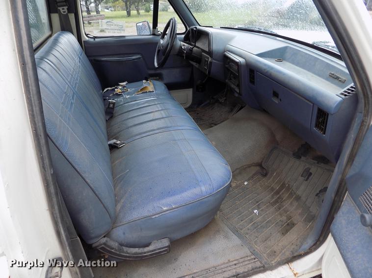 image for item DE1240 1990 Ford F150 Custom pickup truck