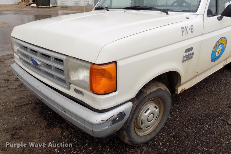 image for item DE1240 1990 Ford F150 Custom pickup truck