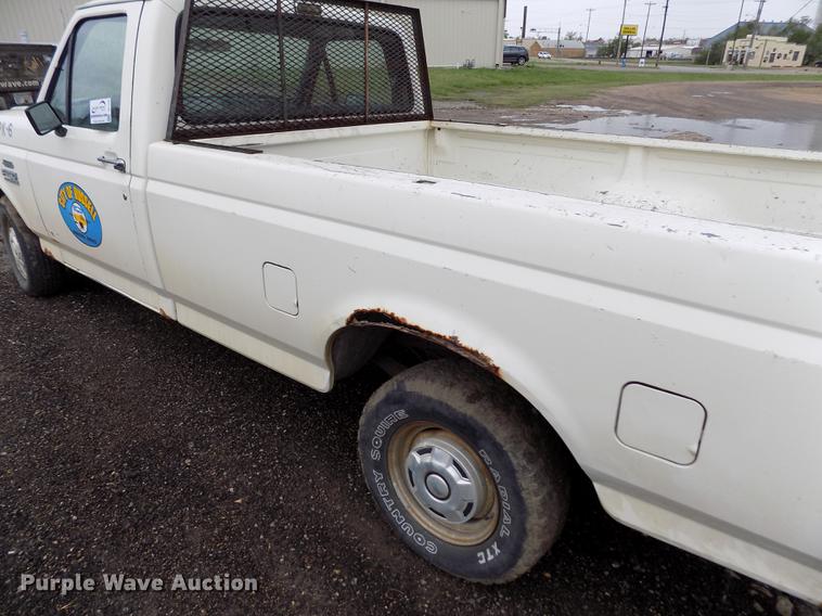 image for item DE1240 1990 Ford F150 Custom pickup truck